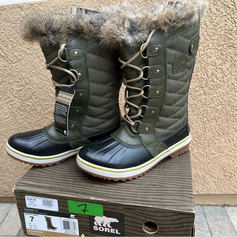 NIB Sorel Tofino II Peatmoss Blk sz W 7 Boots